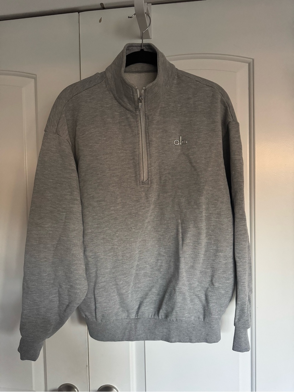 Alo Yoga Accolade 1/4 Zip Pullover Sweatshirt size S Athletic Heather Grey - Picture 3 of 4